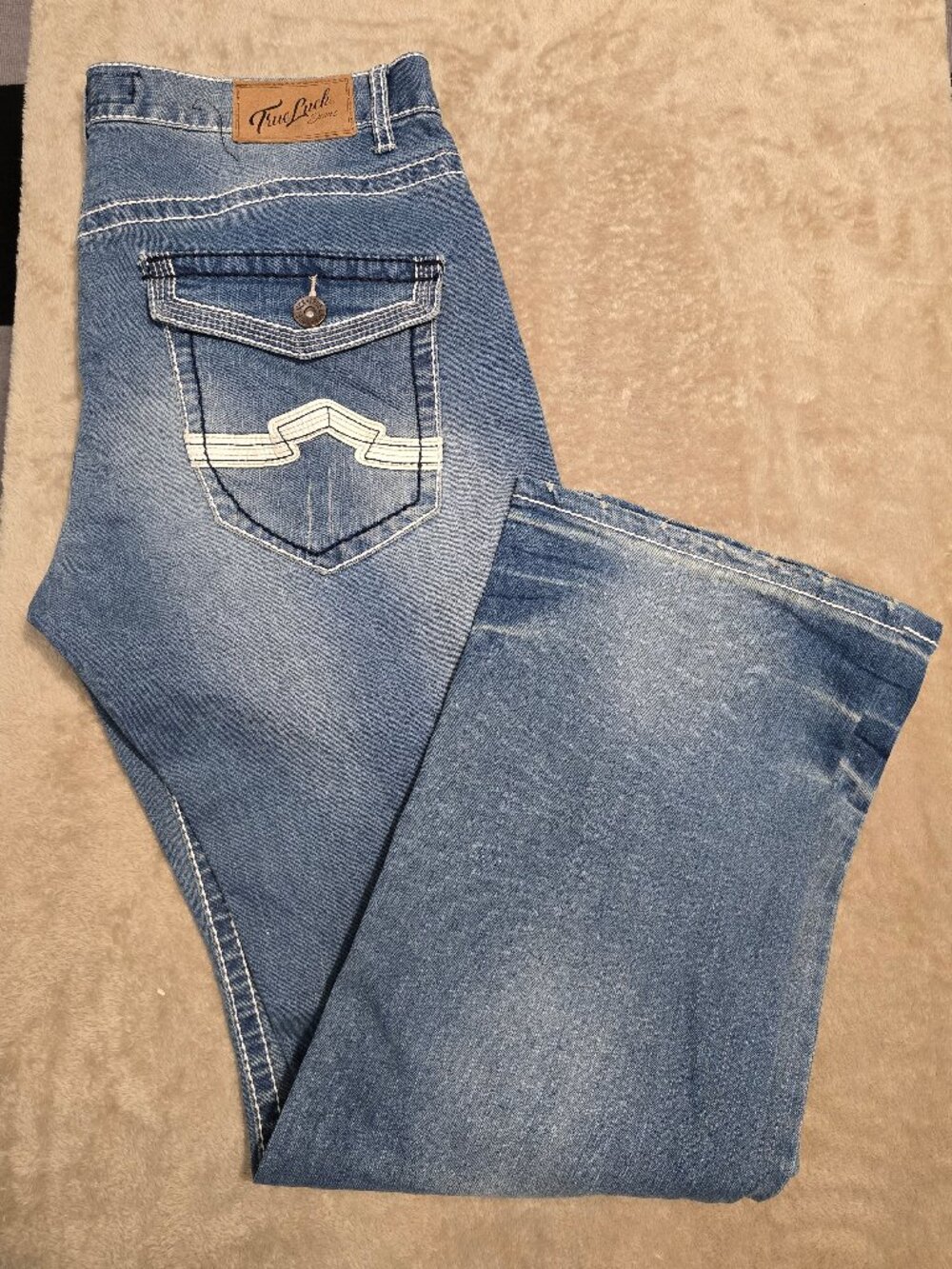 True Luck Men’s Distressed Straight Leg Jeans Size 32x32 Medium Wash Thick Stitc